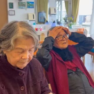 こんにちは✨おとなの学校花園校です🌸
本日は、花園校の元気もん💪いつも笑顔明るい！
パワフルな生徒様のお誕生日です♡
とびっきりに喜んでいただきました🤗✨✨
素敵なお誕生日をお過ごしください🥰
#誕生日
#おとなの学校花園校 
#おとなの学校
#熊本デイサービス