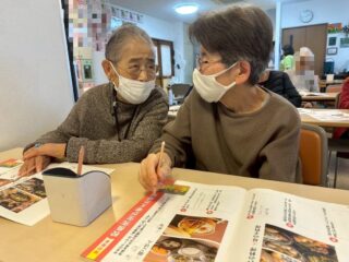 こんにちは✨おとなの学校花園校です🌸
本日は、校長先生が考えた授業です
朝ごはんは？お弁当は？
と、生徒の皆様子供の頃にお母さんに作ってもらった
ご飯を思い出し懐かしい暖かい気持ちになっていました😊
やっぱり卵焼き♡たまに煮しめが入ってたなー🙋
お弁当いいですね〜🥰

#おとなの学校 #おとなの教科書 #おとなの学校花園校 #お弁当 #校長先生