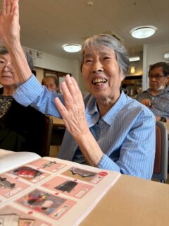 こんにちは✨おとなの学校花園校です🌸
本日の授業は英語〜😄
使ったことある英語は?
サンキュー👏バイバイ👋🏿!
プロポーズ🥰!
おぉー👏プロポーズ?!
されましたか?しましたか?
3人にされました!😆ぜーんぶ断りました!
英語そっちのけでプロポーズの話題で盛り上がった4時間目でした👀
#おとなの学校 #おとなの教科書 #おとなの学校花園校 #英語 #プロボーズ