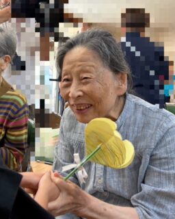 こんにちは✨おとなの学校花園校です🌸
本日は、盛りだくさん🤭
朝は、近所の保育園へ太鼓の演奏を観に行きました!
感動🥺涙涙でした♡
お昼休みには、花園校の畑の茄子の収穫🍆
秋茄子は嫁に...食べさせます🤗
授業では、音楽🎵
赤ちゃんを抱っこした時の感動について
生徒様に熱く語っていただきました👶✨
そして!お誕生日おめでとうございます🎉
素敵なお誕生日をお過ごしください🥰
#おとなの学校 #おとなの学校花園校 #太鼓 #茄子 #お誕生日