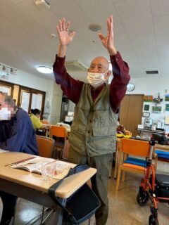 こんにちは✨おとなの学校花園校です🌸
花園校の授業では、生徒の皆様身振り振りで
話しをしてくださいます😆
先日は、席を立って昔使っていた鏡台の話しを
聞かせていただきました🙋✨
授業中は、いつも話題が尽きない花園校です🌸

#おとなの学校花園校 #おとなの教科書 #おとなの学校 #話題が尽きない #生徒様